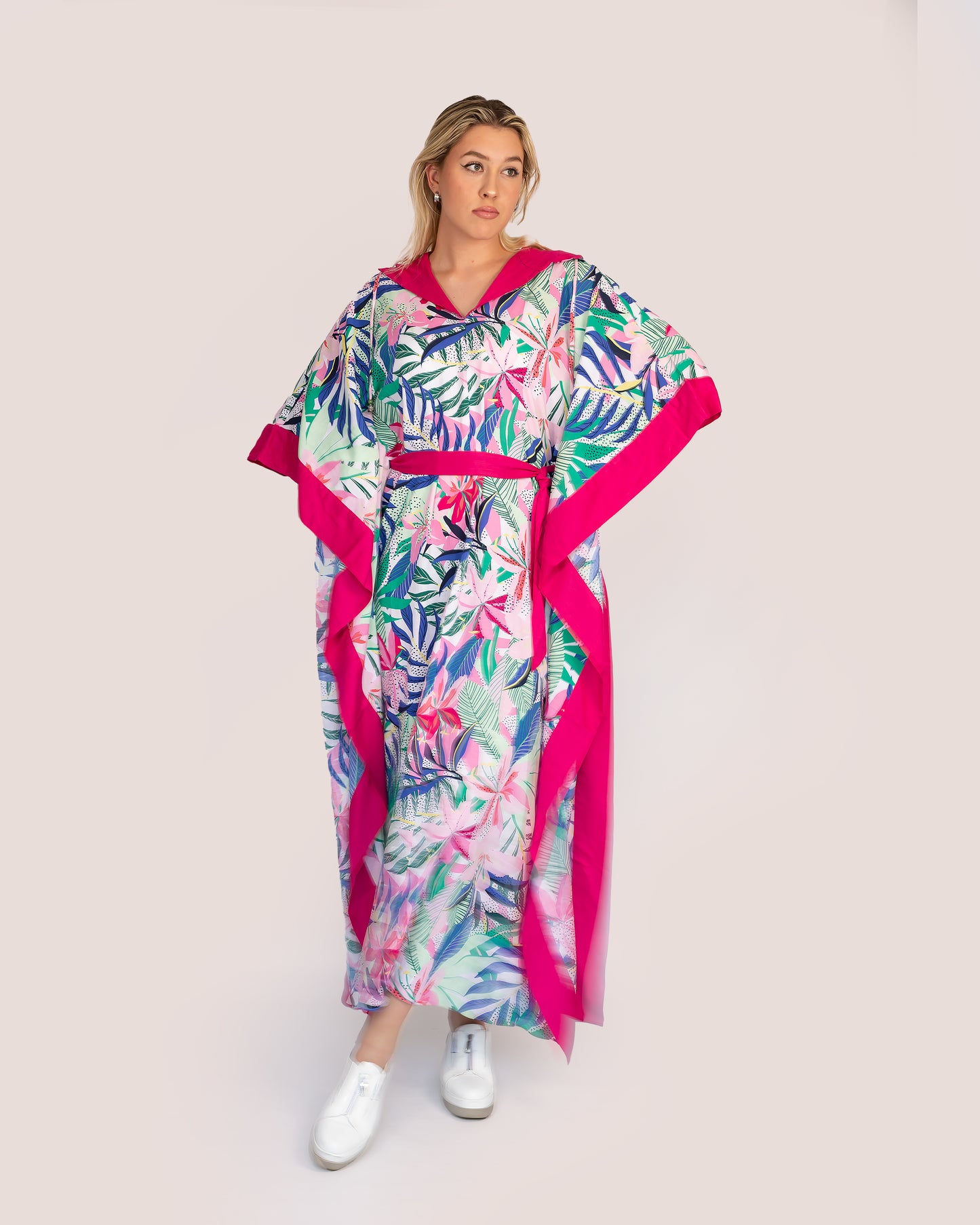 Yunikulondon, Hooded Dresstan