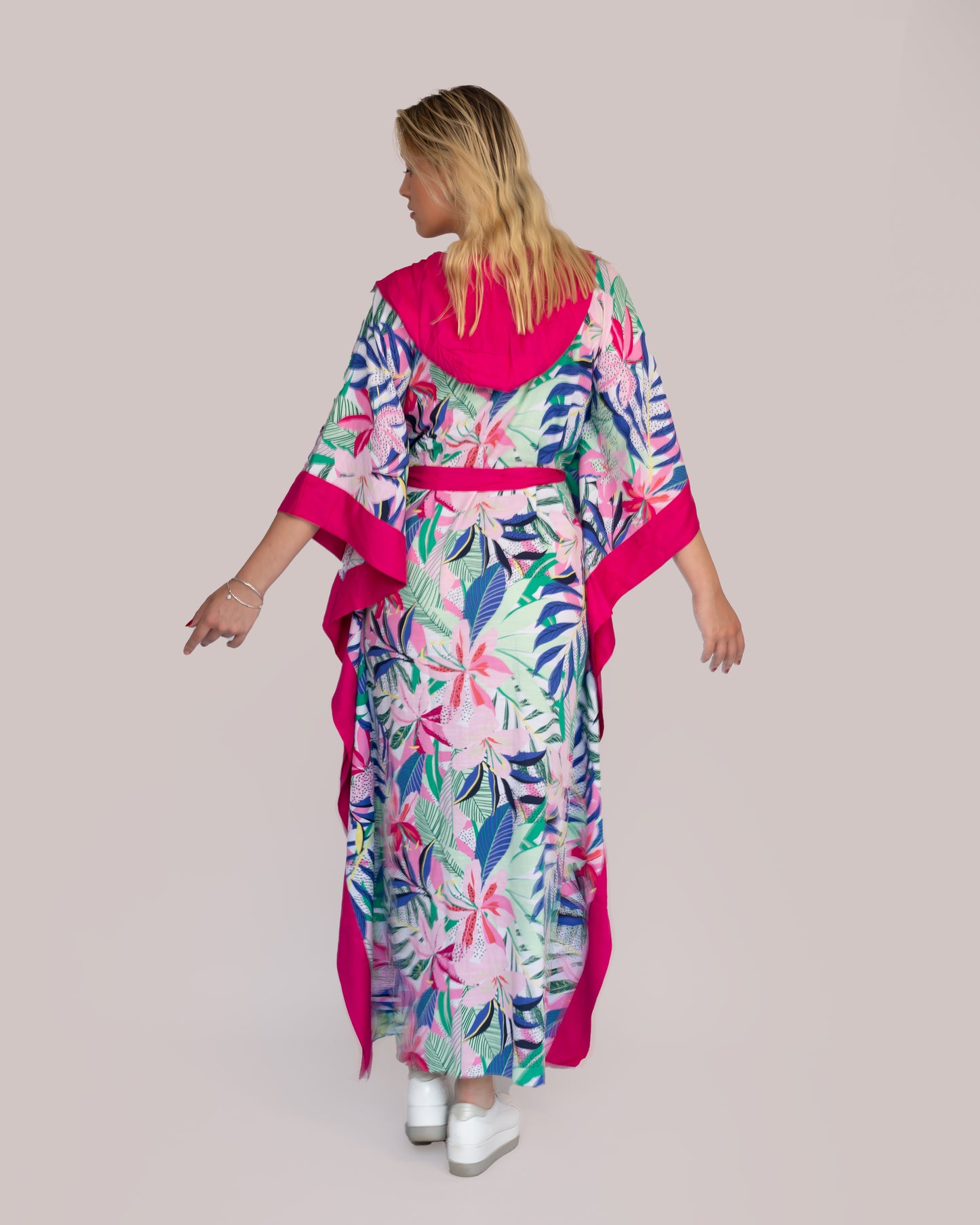 Yunikulondon, Hooded Dresstan