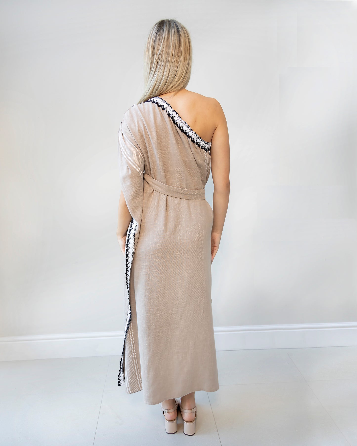 Yunikulondon, Maxi designer Dresstan