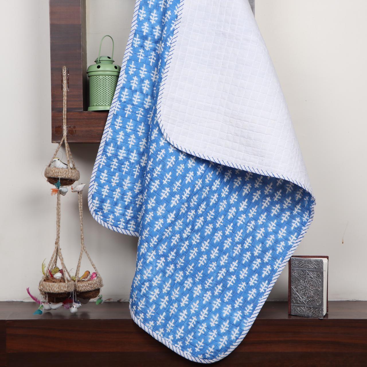 Baby quilt in Blue river - Yuniku London